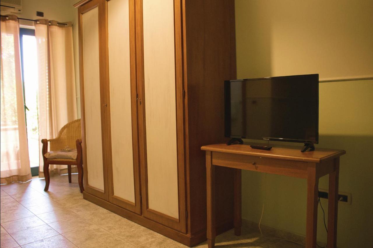 La Trinacria Bed & Breakfast Giardini Naxos Exterior foto