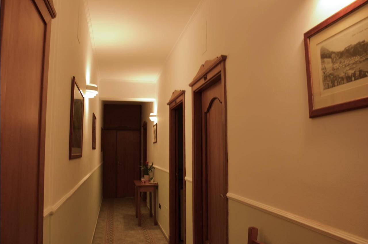 La Trinacria Bed & Breakfast Giardini Naxos Exterior foto